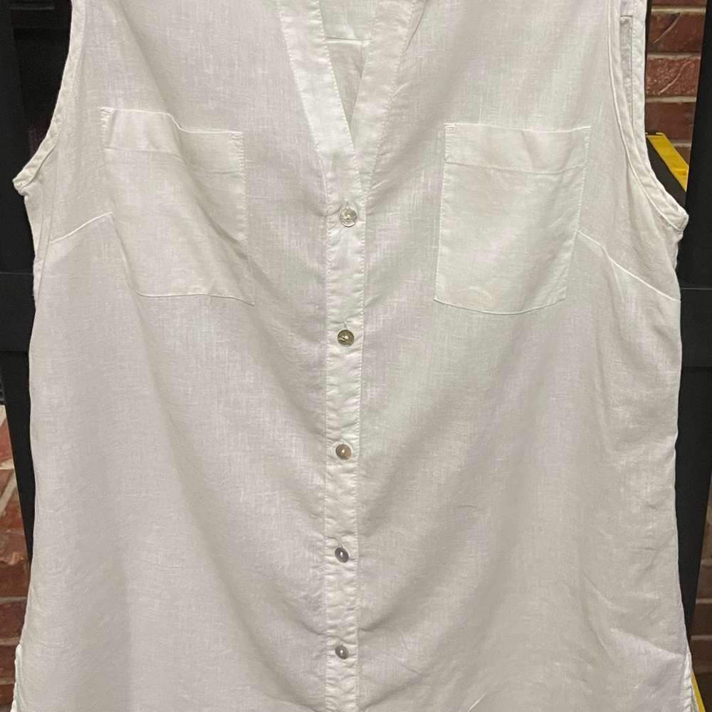 Chico's Cream Sleeveless Button-Up Shirt